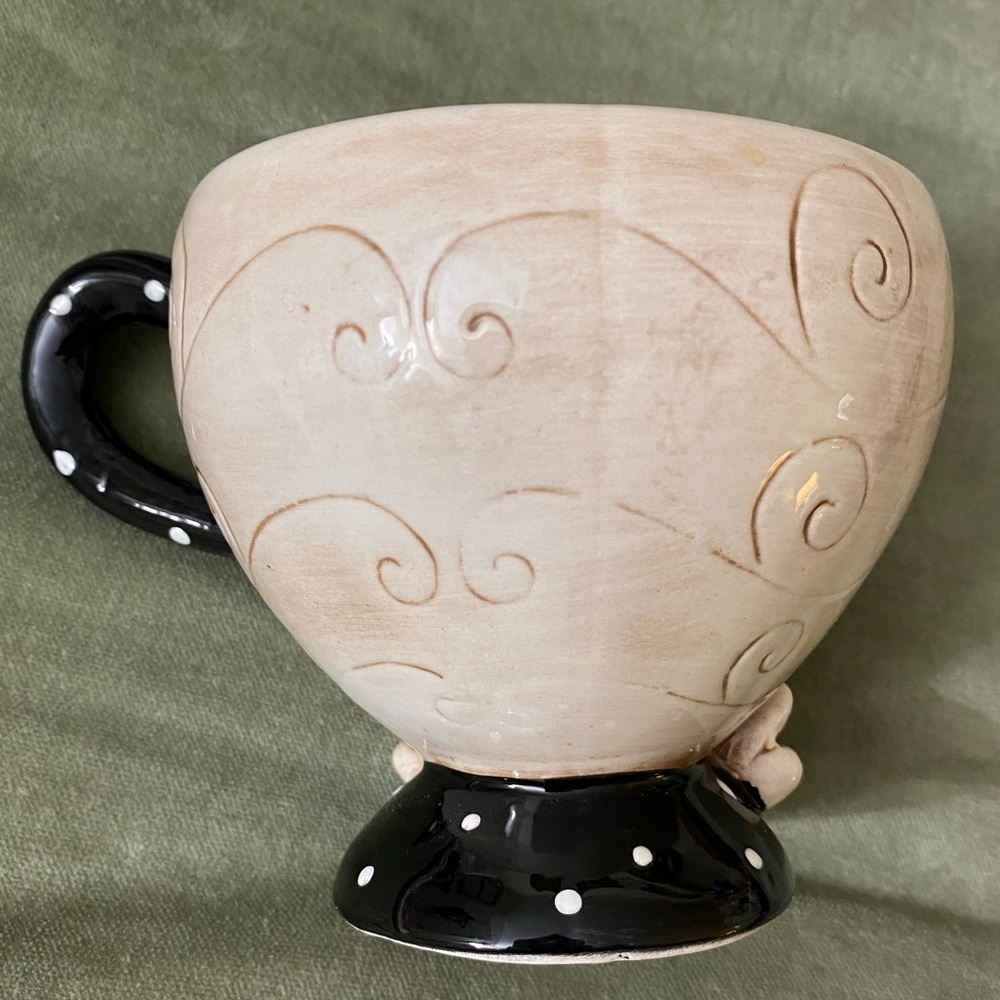 Johanna Parker Heart-Shaped Red and Black Art Mug UBM - Picture 2 of 7